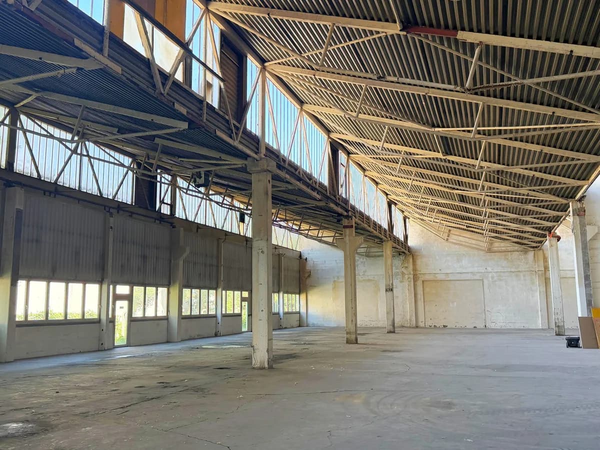 Gewerbeimmobilie mieten in Wien – 2 800 m², € 4