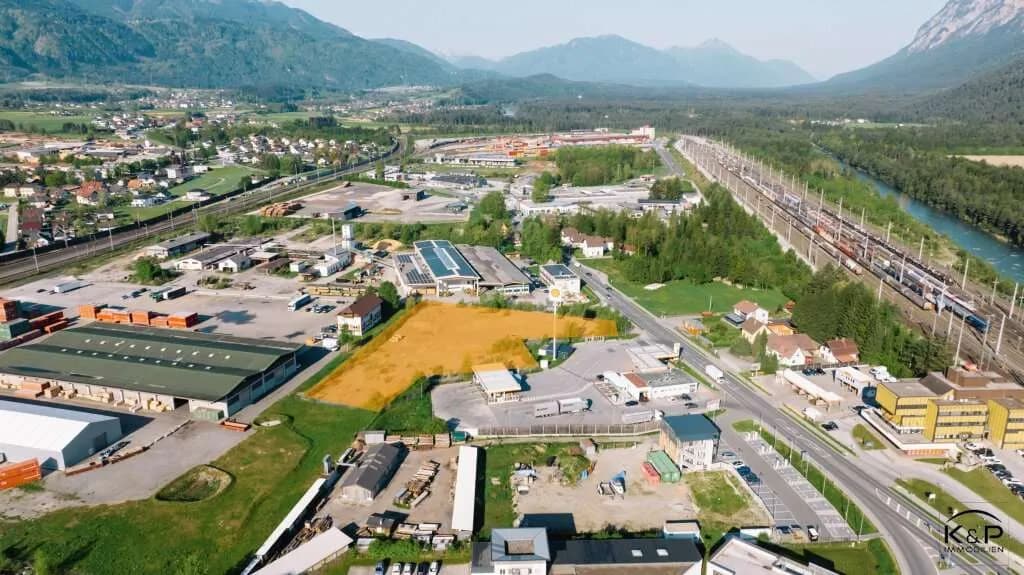 Grundstück mieten in Villach Land – 8 300 m², € 7.055