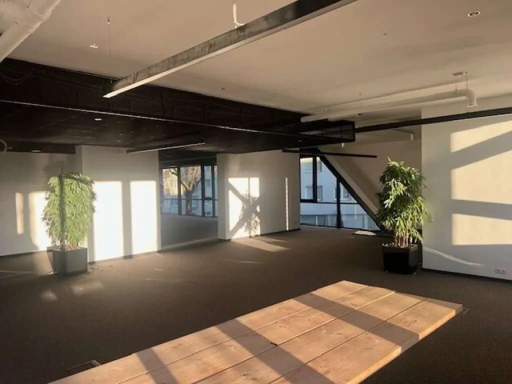 Gewerbeimmobilie mieten in Schwaz – 332 m², € 11.100