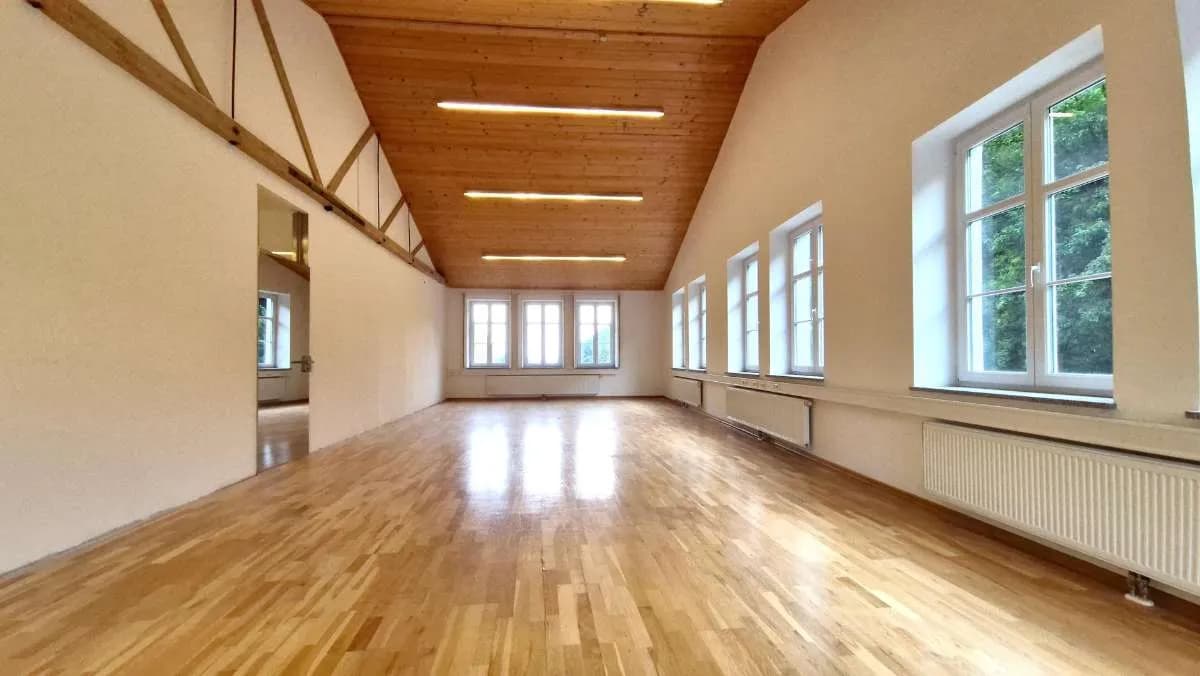 2-Zimmer-Gewerbeimmobilie mieten in Linz – 253 m², € 3.468